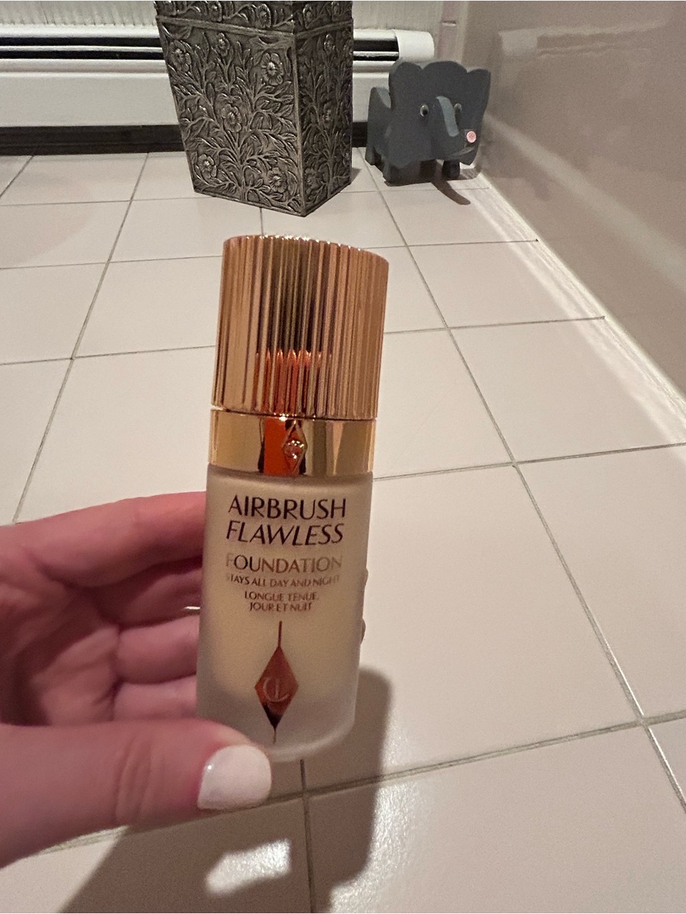 Charlotte Tilbury Airbrush Flawless Foundation  — Color 4 (neutral)